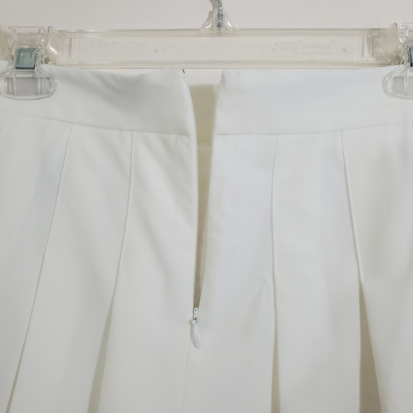 Aritzia Sunday Best Olive Style Pleated Mini Skirt White NWT Size 2 Tennis Prep - Picture 5 of 13